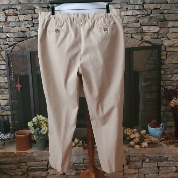 EUC /Tommy Hilfiger khaki Chino Pants - Picture 9 of 10